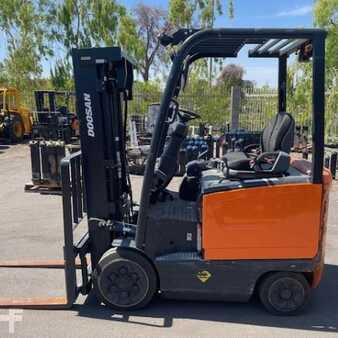 Eléctrica de 4 ruedas 2021  Doosan BC25S-7 (1)