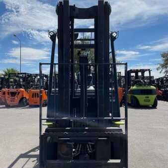 Propane Forklifts 2020  Clark S25C (2)