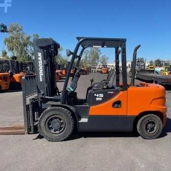 Carretilla elevadora diésel 2014  Doosan D45 (1)