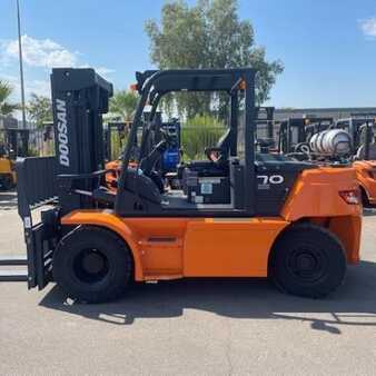 Propane Forklifts 2022  Doosan G70S-7 (1)