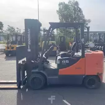 Propane Forklifts  Doosan GC45S-5 (1)
