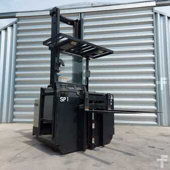 Vertical order pickers 2011  Crown SP3522-1.0 (1)