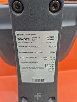 Transpalettes éléctriques 2025  Toyota LWE 200 (8)