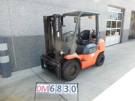 LPG Forklifts 2005  Toyota 02-7FGF30 (3)