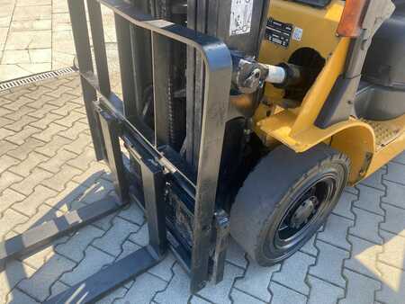 LPG VZV 2005  CAT Lift Trucks GP25N, After service, new tires, Fresh look, Shipping possible (11)