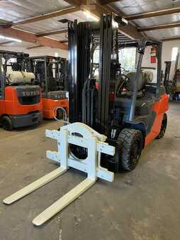 Propane Forklifts - Toyota 8FG35U (1)