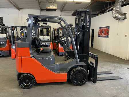 Carretilla elevadora GLP 2019  Toyota 8FGC35UBCS (1)