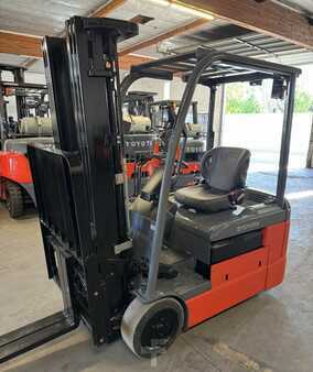 Montacargas Eléctrico (3 ruedas) 2021  Toyota 8FBE20U (1)