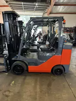 Montacargas GLP 2022  Toyota 8FGCU32 (1)