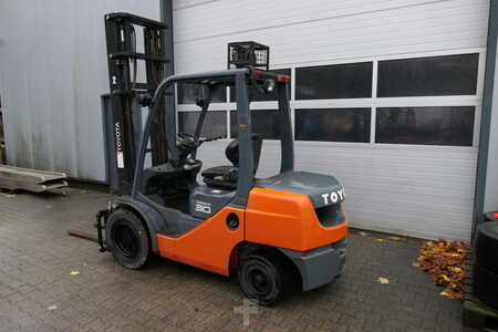 Dieselstapler 2017 Toyota 02-8 FD 30 (2)
