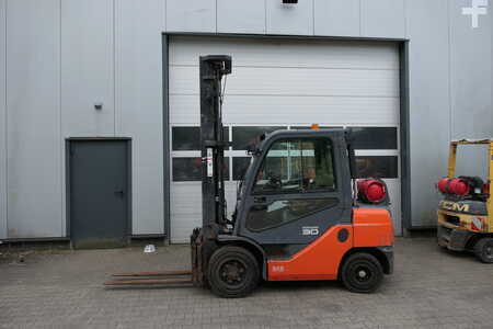 Treibgasstapler 2017  Toyota 02-8 FGF30 (1)