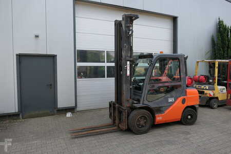 Treibgasstapler 2017  Toyota 02-8 FGF30 (3)