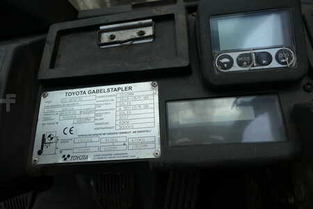 Treibgasstapler 2017  Toyota 02-8 FGF30 (9)