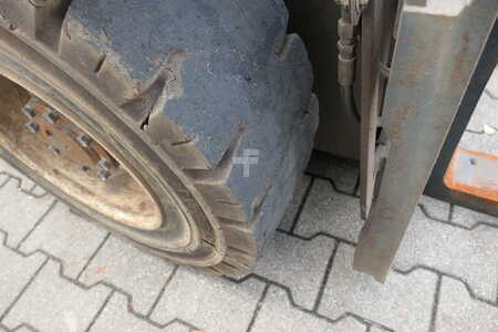 Treibgasstapler 2008  Jungheinrich TFG 435 (9)