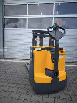 Stapelaars 2012  Jungheinrich EJD K18 (1)