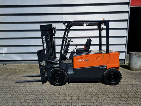 Chariot 4 roues électrique 2024  Doosan B50XC-7 (2)