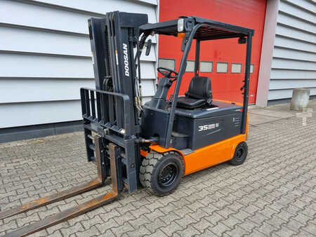 Elektro čtyřkolový VZV - Doosan B35X5 (2)