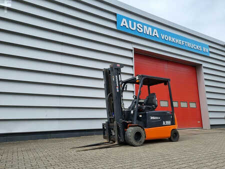 Eléctrica de 4 ruedas 2015  Doosan B35X5 (1)