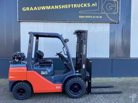 LPG Forklifts 2022  Toyota 8FGF30 (1)
