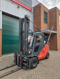 LPG Forklifts 2011  Linde H35T-01 (2)