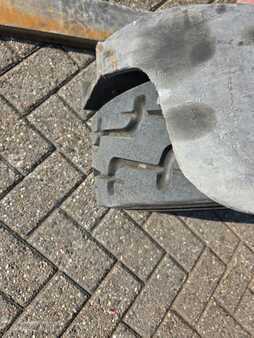 Schubmaststapler 2016  Linde R20G-01 (11)