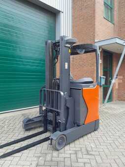 Chariots à mât rétractable 2015  Linde R10B-01 (1)