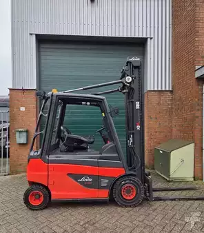 Elektro čtyřkolový VZV 2012  Linde E25-01 (2)