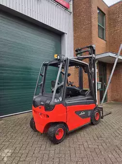 Elektro čtyřkolový VZV 2012  Linde E25-01 (3)