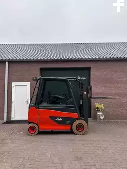 Elektro čtyřkolový VZV 2012  Linde E25 (2)