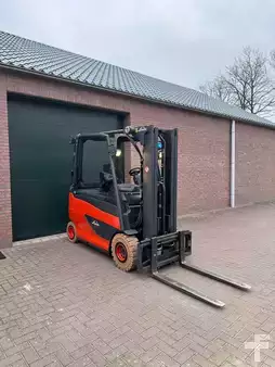 Elektro čtyřkolový VZV 2012  Linde E25 (11)