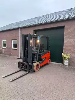 Elektro čtyřkolový VZV 2012  Linde E25 (4)