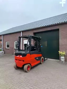 Elektro čtyřkolový VZV 2012  Linde E25 (8)