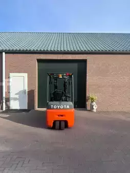 Eléctrica de 3 ruedas 2013  Toyota 8FBET20 (12)