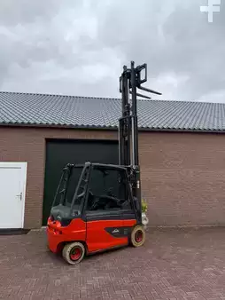 4-wiel elektrische heftrucks 2015  Linde E30L-01 (1)