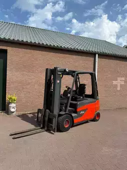 4-wiel elektrische heftrucks 2015  Linde E30L-01 (2)