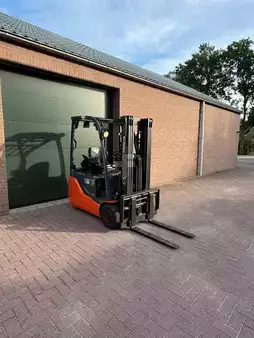 Carrelli elettrici 3 ruote 2019  Toyota 8 FBE16T (5)