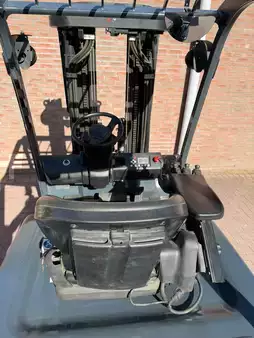 Elektryczne 4-kołowe 2016  Toyota 8FBMT35 (10)