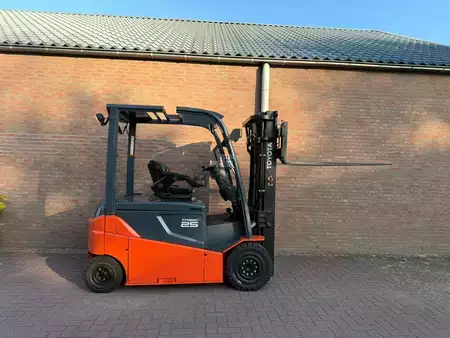 4-wiel elektrische heftrucks 2017  Toyota 8FBMT25 (3)