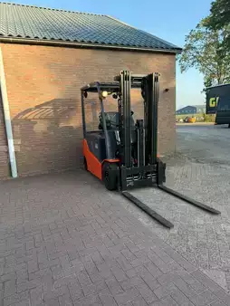 4-wiel elektrische heftrucks 2017  Toyota 8FBMT25 (8)