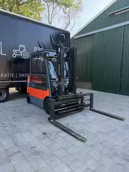 4-wiel elektrische heftrucks 2013  Toyota 7FBMF35 (7)