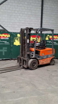 Elektryczne 4-kołowe 1996  Toyota FBMF25 (1)