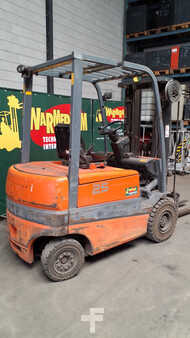 Elektryczne 4-kołowe 1996  Toyota FBMF25 (4)