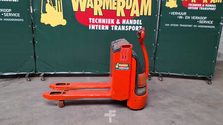 Niederhubwagen 2001  Linde T20 (1)