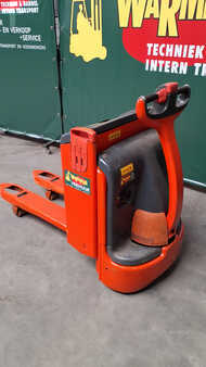 Niederhubwagen 2001  Linde T20 (3)