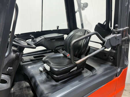 Dieseltrukki 2018  Linde E25 Vorkversteller Triplex 6,5M Sideshift Freelift lage urenstand (10)