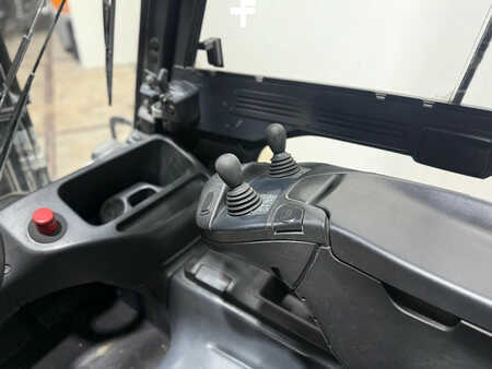 Dieseltrukki 2018  Linde E25 Vorkversteller Triplex 6,5M Sideshift Freelift lage urenstand (11)