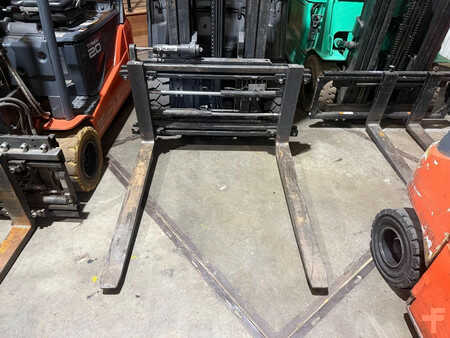 Dieseltrukki 2018  Linde E25 Vorkversteller Triplex 6,5M Sideshift Freelift lage urenstand (16)