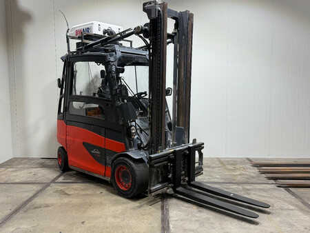 Elektromos 4 kerekű 2017  Linde E40-600 [[accu 77%]] Cabine Vorkversteller Sideshift Airco overdruk (4)