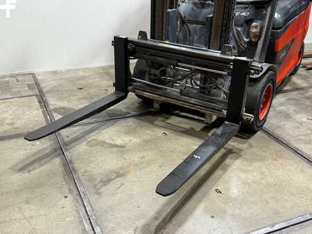 Elektromos 4 kerekű 2017  Linde E40-600 [[accu 77%]] Cabine Vorkversteller Sideshift Airco overdruk (6)