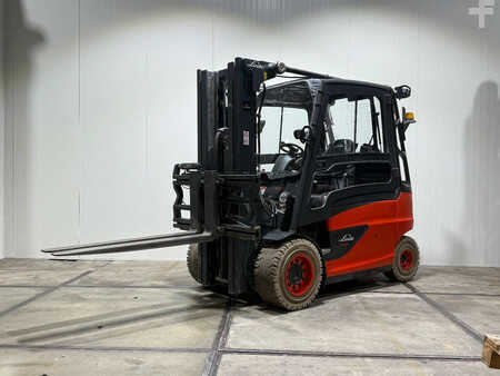 Elektromos 4 kerekű 2019  Linde E40-600 3500UUR [ACCU 2023]Triplex Vorkversteller cabine Sideshift Freelift (1)